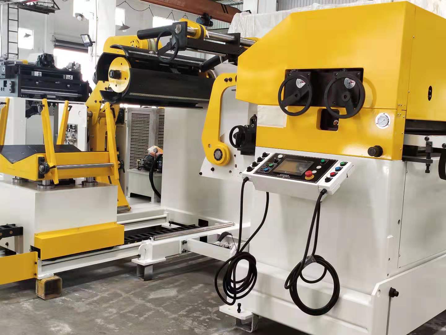 precision NC servo feeder leveler uncoiler 3 in 1 (1)